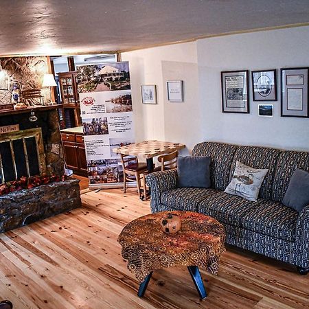 Brook Road Inn Goshen ภายนอก รูปภาพ