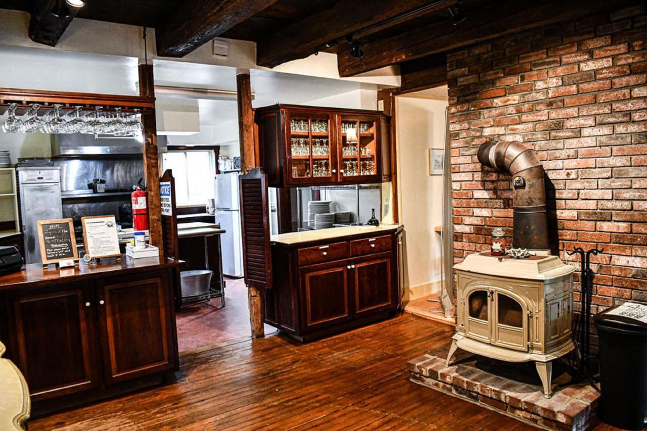 Brook Road Inn Goshen ภายนอก รูปภาพ