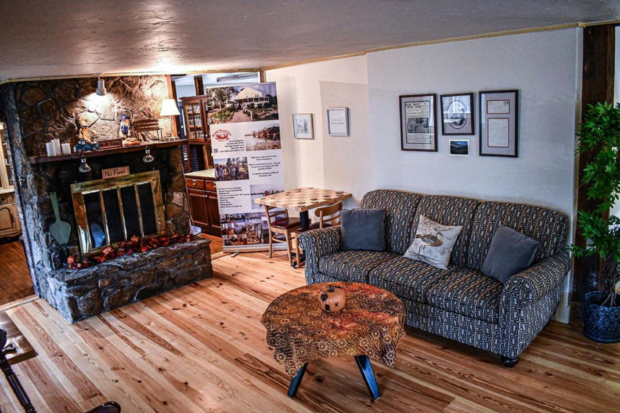 Brook Road Inn Goshen ภายนอก รูปภาพ